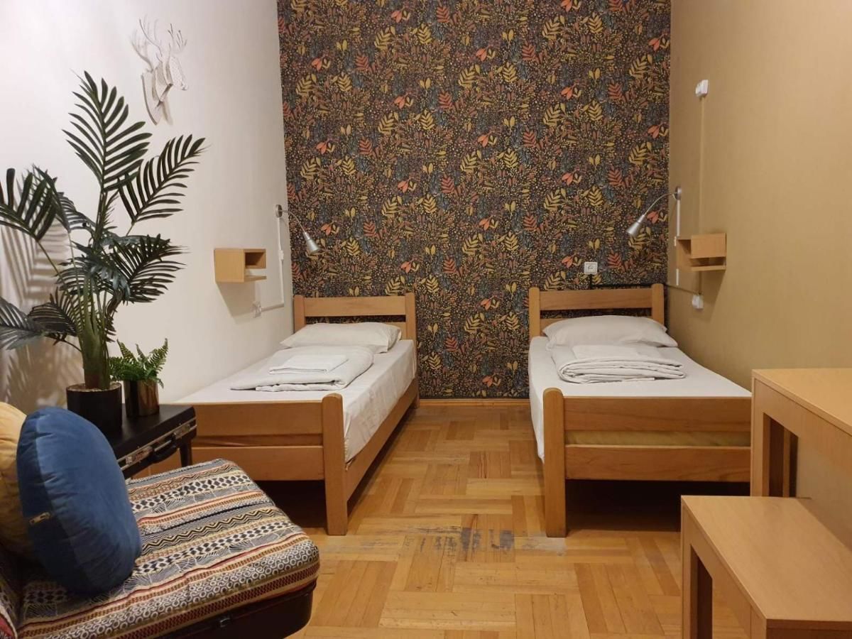 Хостелы Envoy Hostel Тбилиси-15