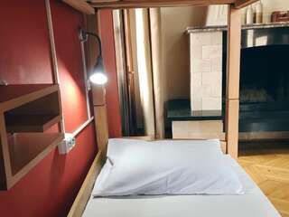 Хостелы Envoy Hostel Тбилиси Кровать в общем 6-местном номере для мужчин и женщин-3