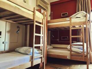 Хостелы Envoy Hostel Тбилиси Односпальная кровать в 8-местном общем номере-3