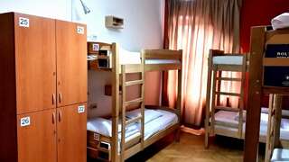 Хостелы Envoy Hostel Тбилиси Кровать в общем 6-местном номере для мужчин и женщин-5