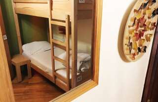 Хостелы Envoy Hostel Тбилиси Односпальная кровать в общем номере с 4 кроватями-6